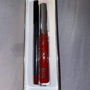 Kylie Cosmetics Holiday Ornament lip kit